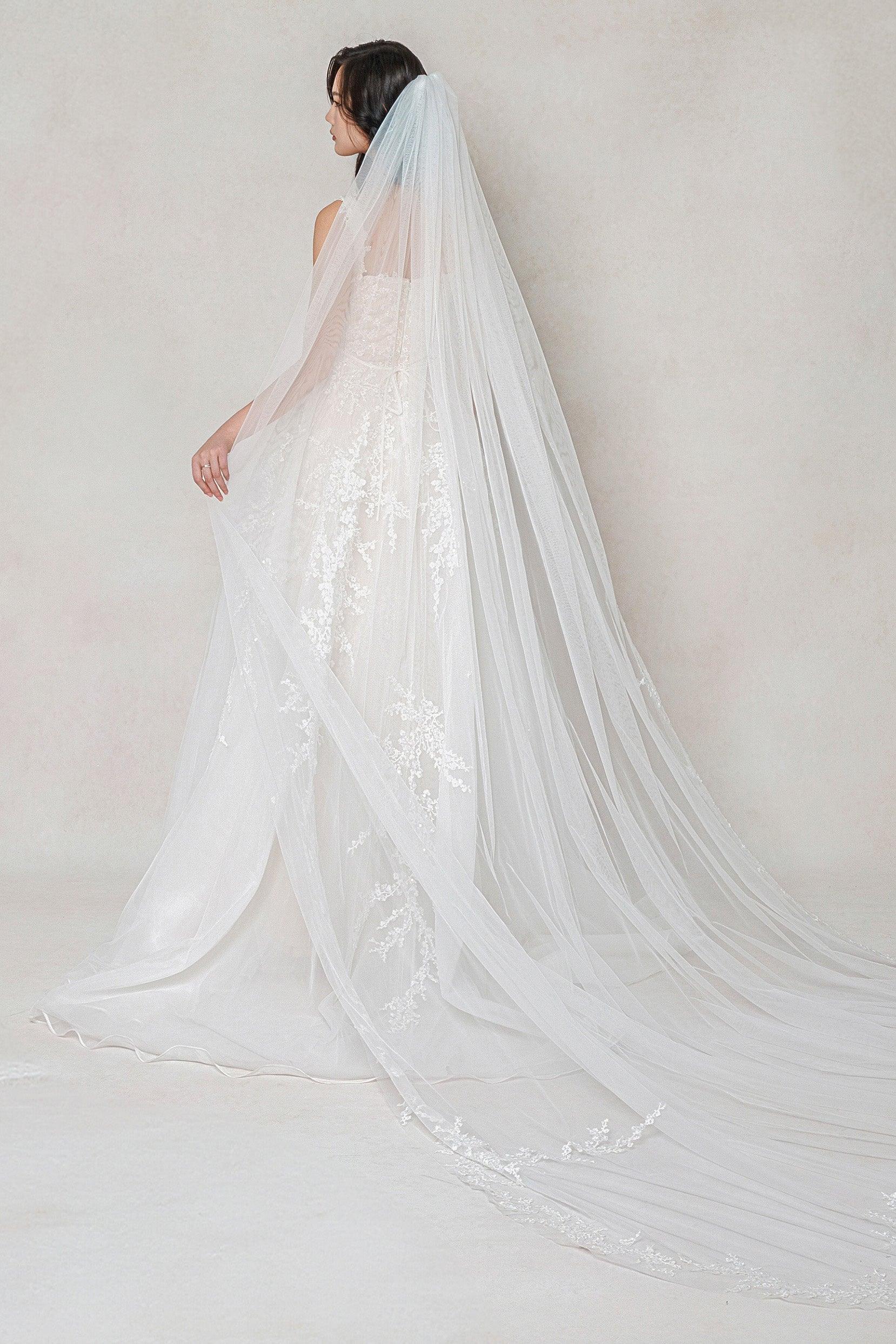 One-tier Lace Edge Tulle Chapel Veils with Appliques CV0402 - 35 Days / lvory - COCOMELODY
